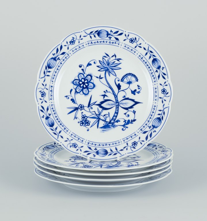 Kahla, Tyskland.
Et sæt på fem frokosttallerkener i porcelæn.