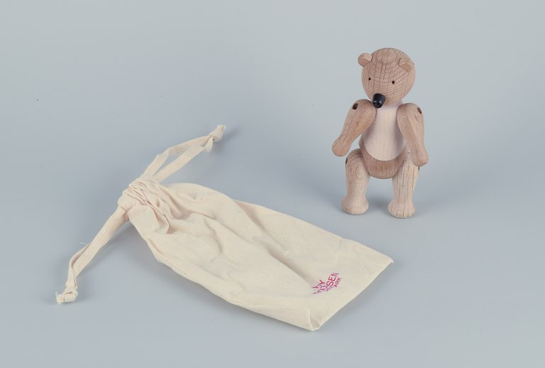 Kay Bojesen, dansk designer.
Bjørn fremstillet i træ.