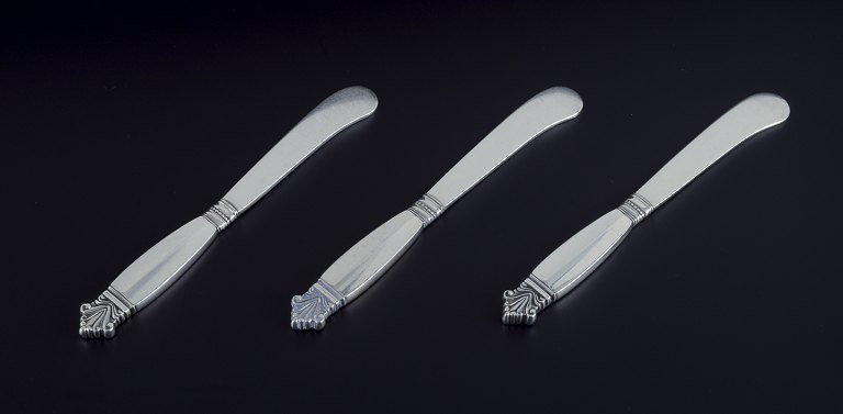 Georg Jensen, Dronning. Tre smørknive i sterlingsølv.