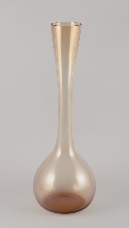 Arthur Percy for Gullaskruf Glasbruk, Swedish glass artist.
Floor vase in art glass.