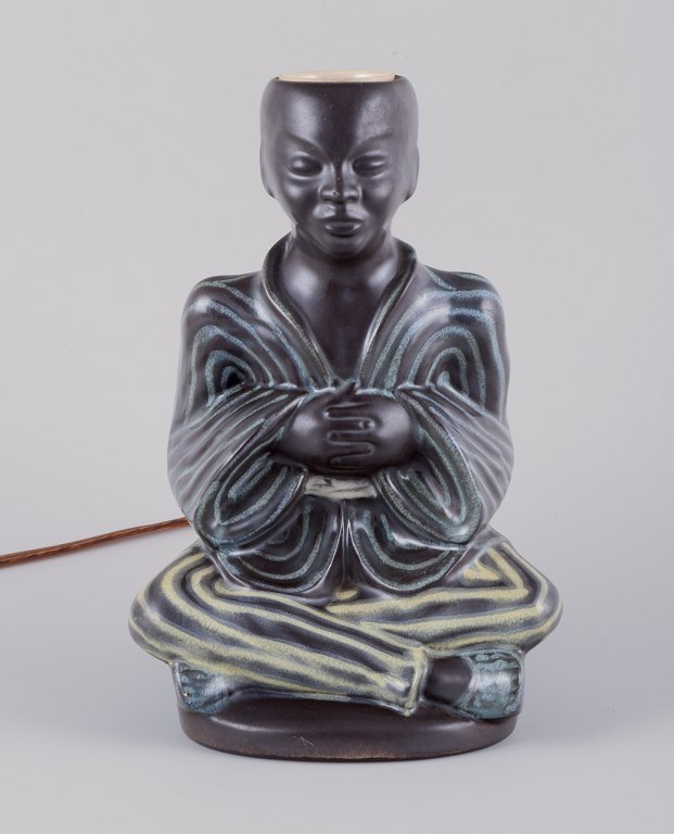 Einar Johansen for Søholm, Danish ceramist.
Rare ceramic table lamp.