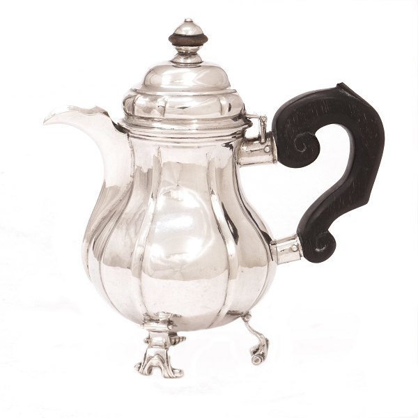 Small Danish Baroque silver coffee pot by Jens Kieldsen Sommerfeldt, Aalborg, 
1726-67. H: 15cm. W: 284gr