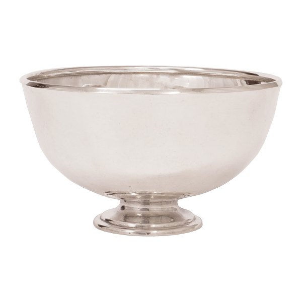 Large sterling silver bowl by Hans Hansen, Denmark, signed 1946. H: 11cm. D: 
20cm. W: 730gr