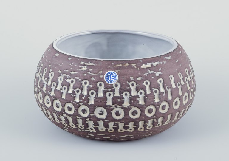 Mari Simmulson for Upsala Ekeby.
Skål af keramik.