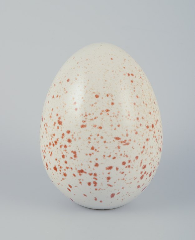 Höganäs, Sweden.
Stoneware egg.