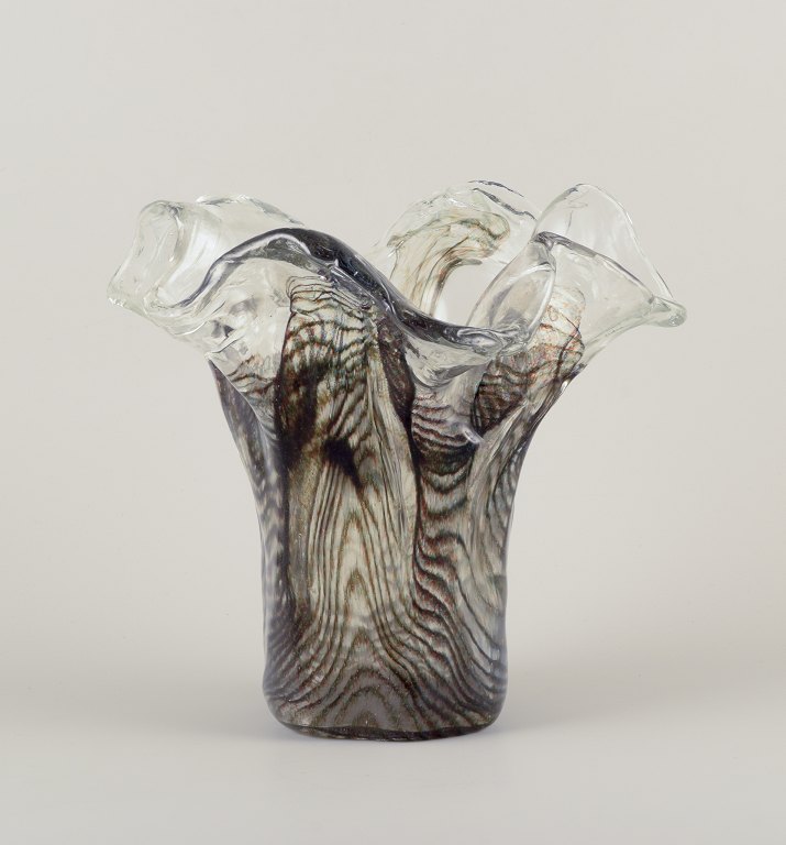 Pertti Santalahti for Humppila.
Stor vase af kunstglas.