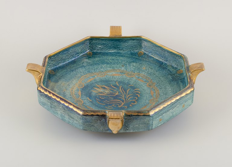 Josef Ekberg (1877-1945) for Gustavsberg, Sverige.
Stor ottekantet skål af keramik.