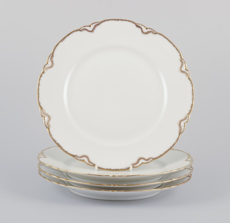 Et sæt på fire Haviland middagstallerkener af porcelæn.