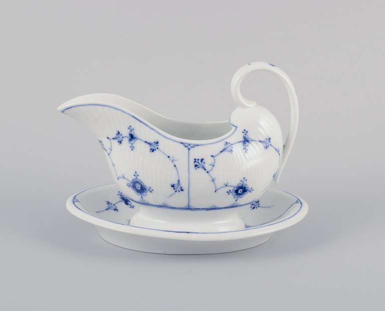 Royal Copenhagen Musselmalet Riflet (Blue Fluted Plain).
Antik saucekande.