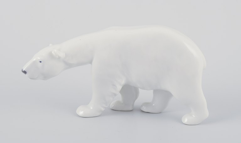 Royal Copenhagen, figur gående isbjørn.