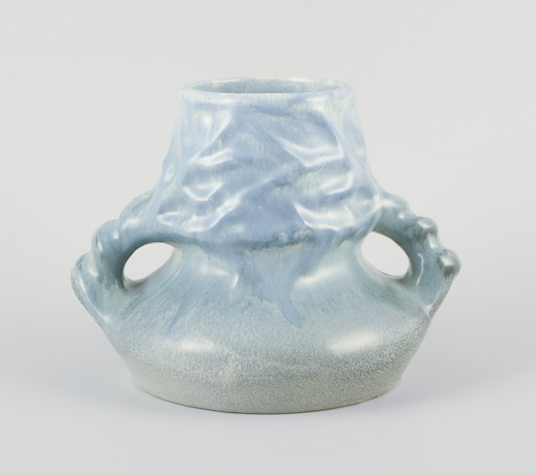 Höganäs, Sverige. Stor Art Nouveau vase med to hanke af keramik.