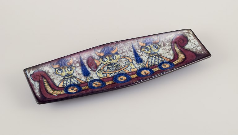 Marianne Starck for Michael Andersen, Bornholm.
Large oblong ceramic dish.