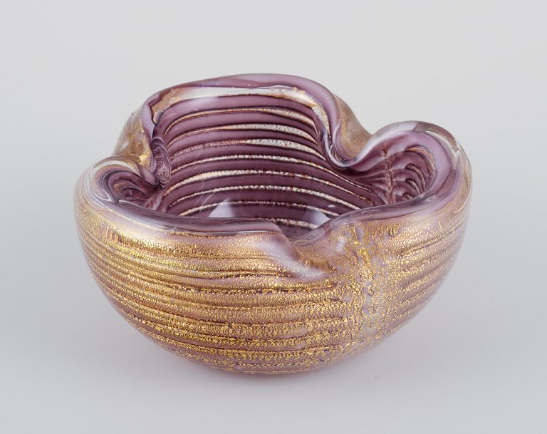 Murano, Italien.
Skål af kunstglas.