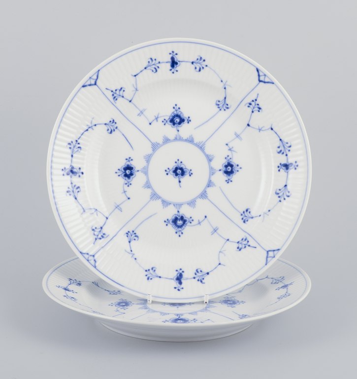 Royal Copenhagen Blue Fluted Plain.
Two porcelain dinner plates.
