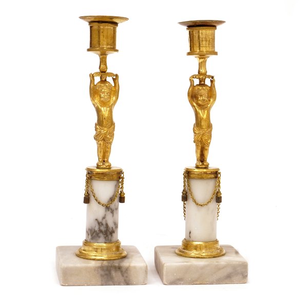 A pair og gilt early 19th century bronce candlesticks. France circa 1810. H: 
24cm