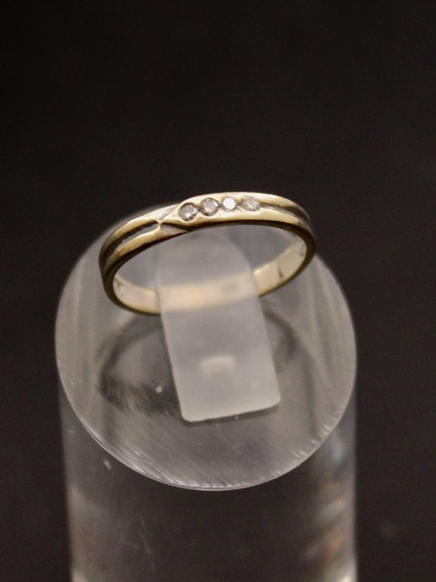 14 karat hvidguld ring  med 4 diamanter