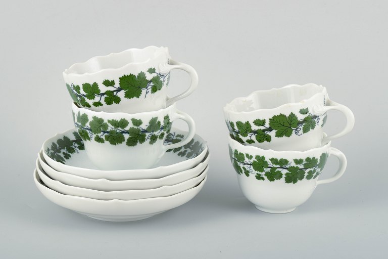 Meissen, 4 par kopper og underkopper, stel Vine-Leaf Pattern, “Voller grüner 
Weinkranz”.
