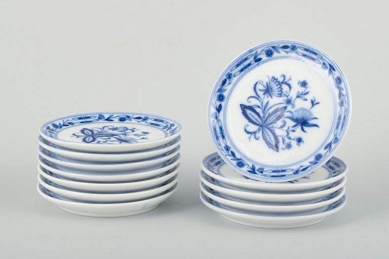 J. Kronester, 12 butter/side plates.
Set of 12 small plates from J. Kronester.