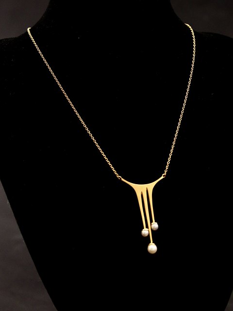 18 carat gold pendant