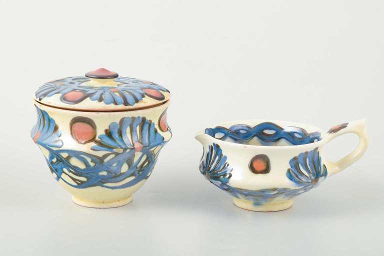 Kähler, Danmark
Flødekande og sukkerskål i Marguerite-stellet.