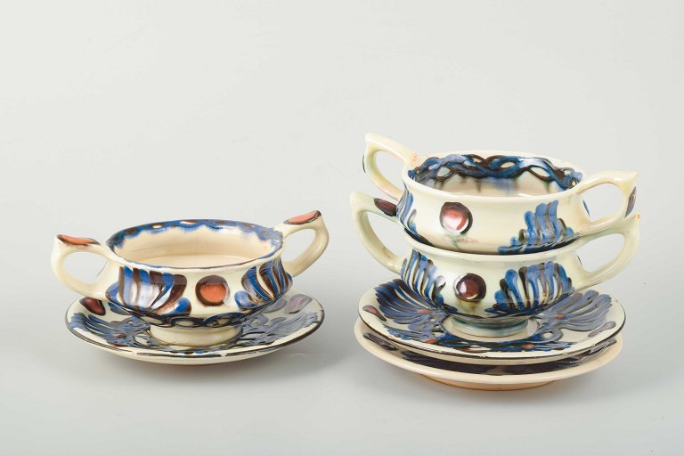 Kähler, Denmark
Three bouillon cups with matching saucers.