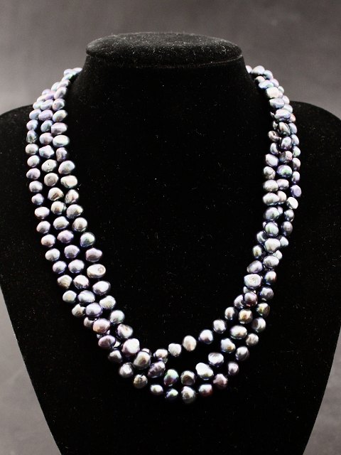 Necklace with colored beads