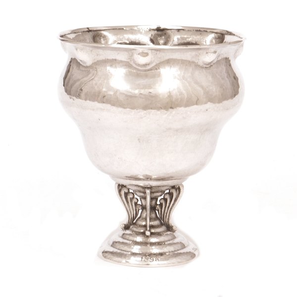 Silver tazza by Mogens Ballin Successor dated 1921. H: 14cm. D: 12cm. W: 267gr