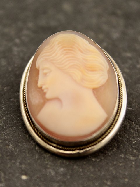 Came mounted in 830 silver