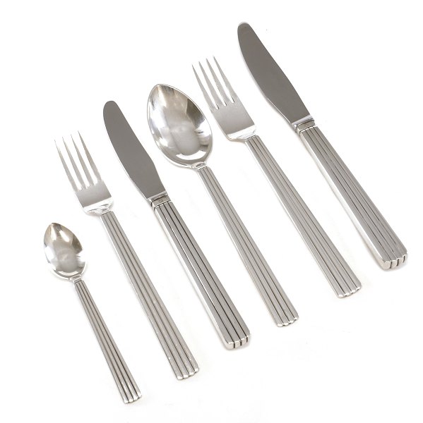 Georg Jensen Bernadotte sterling silver cutlery for 12 persons. All in all 72 
pieces