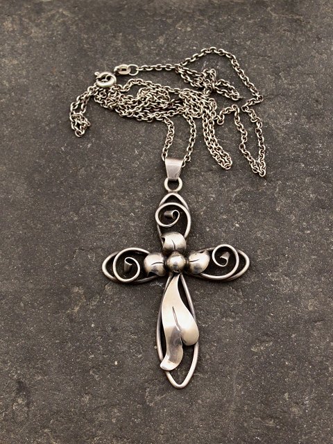 830 sølv kors  og 830 sølv kæde