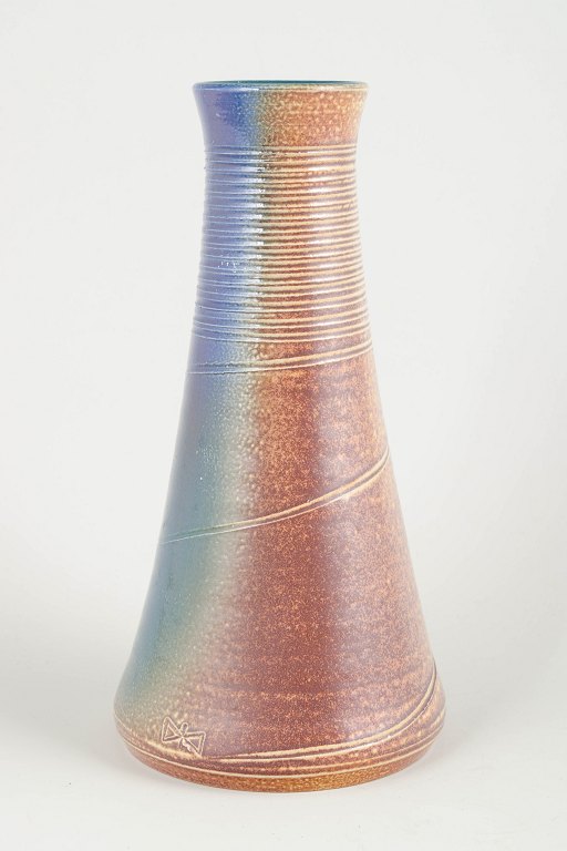 Svensk studiokeramiker
Unik vase, 1980’erne.