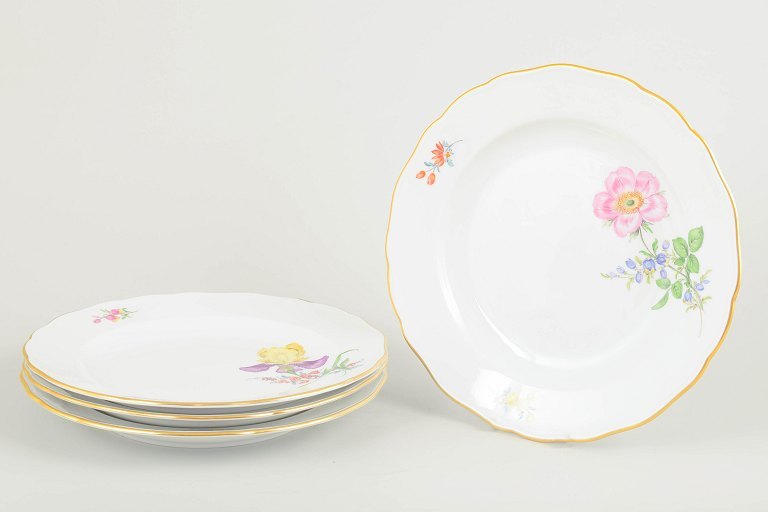 MeissenFour dinner plates, late 19th century.