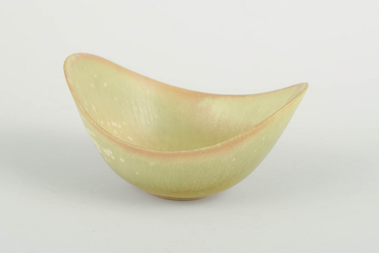 Gunnar Nylund for Rörstrand
Bowl, mid-20th century.