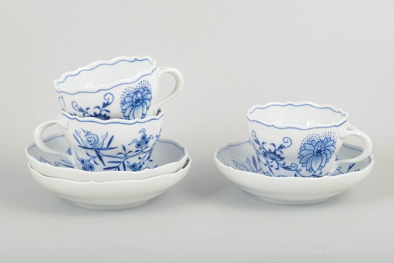 Meissen Blue Onion3 coffee cups with matching saucers.