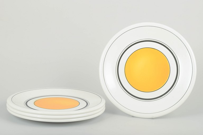 Richard GinoriFour Dinner plates, Mondovì decoration, 1960s.