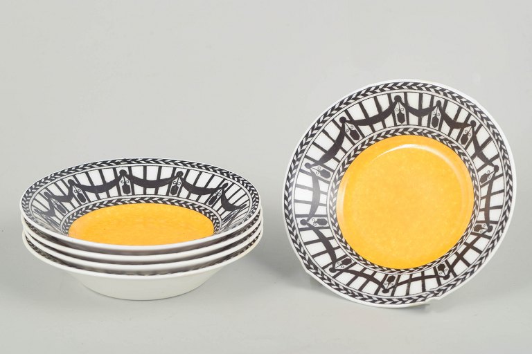 Royal WorcesterSet of five small bowls, 1920s.