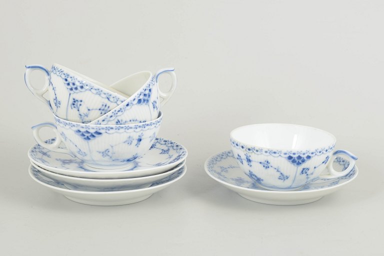 Royal CopenhagenMusselmalet halvblonde tekopper med underkopper, sæt af 4, 1980’erne.