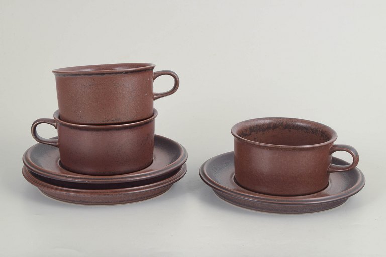 Ulla Procopé for Arabia, Ruska tekopper med tilhørende underkopper, sæt af 3.