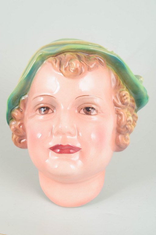 Keramos, Wien, vægmaske.