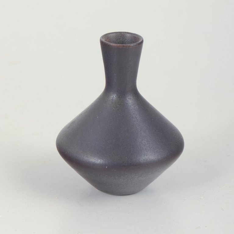 Carl-Harry Stålhane for Rörstrand, miniaturevase.