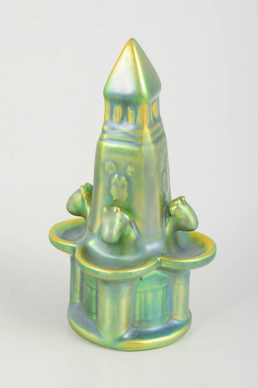 Zsolnay, fountain in eosin glaze.