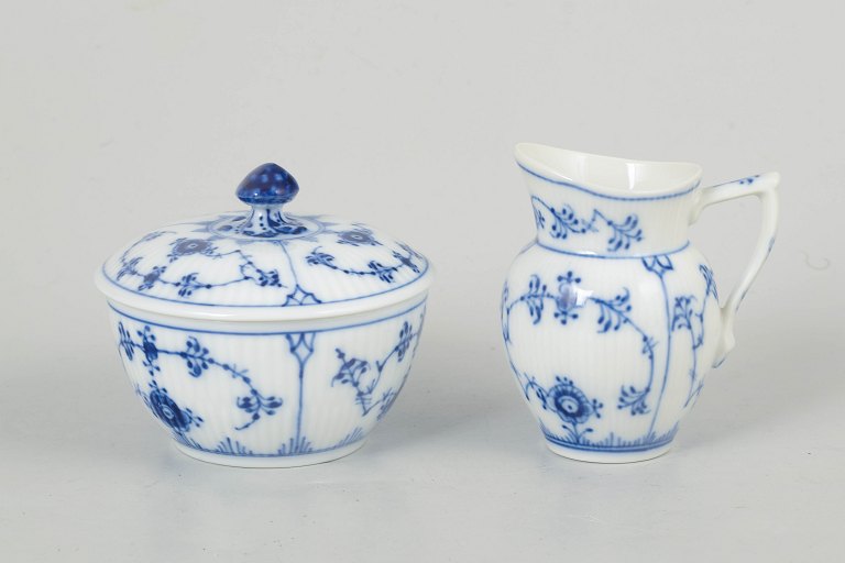 Royal Copenhagen Musselmalet Riflet, sukkerskål og flødekande.