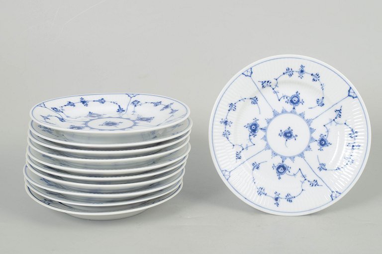 Royal Copenhagen Musselmalet Riflet, sæt af elleve sidetallerkener.