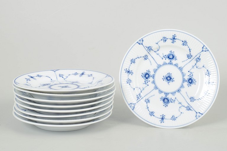 Royal Copenhagen Musselmalet Riflet, sæt af ni sidetallerkener.