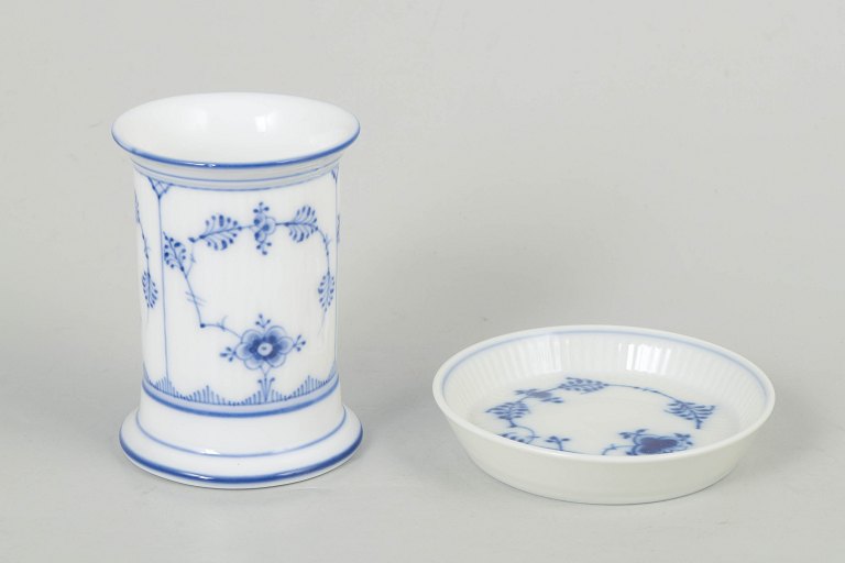 Royal Copenhagen Musselmalet Riflet, vase og glasbakke.