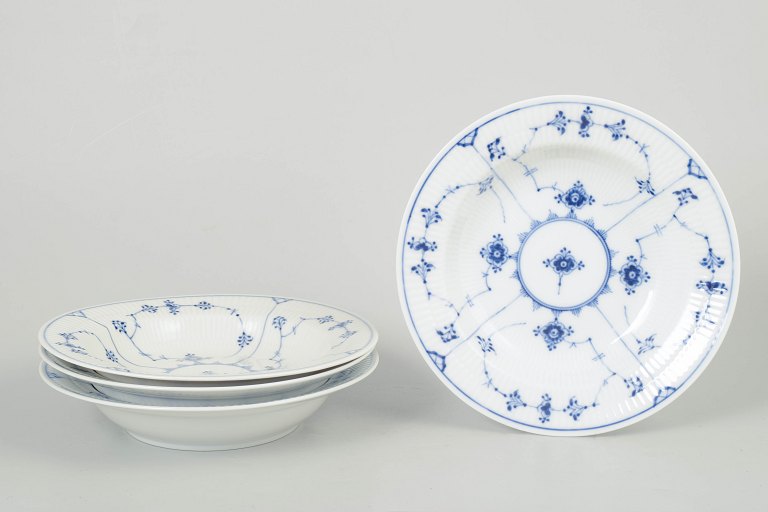 Royal Copenhagen Musselmalet Riflet, sæt af fire pastatallerkener.