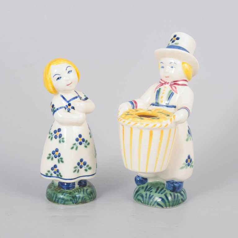 Aluminia, to figurer "Lille Søster og fætter børnehjælpsfigurer".