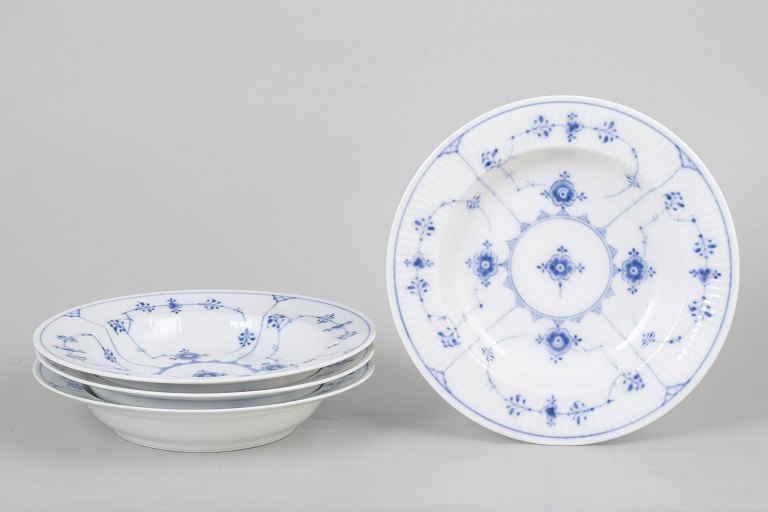 Royal Copenhagen Musselmalet Riflet, sæt af fire dybe tallerkener.