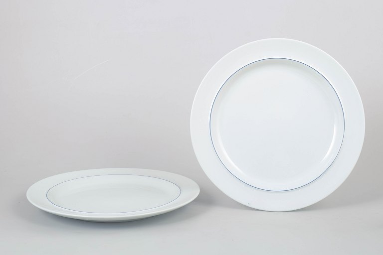 Grethe Meyer for Royal Copenhagen, to Blåkant middagstallerkener.