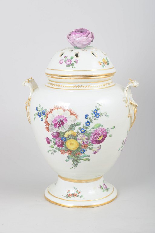 Royal Copenhagen parfumebrænder med låg.